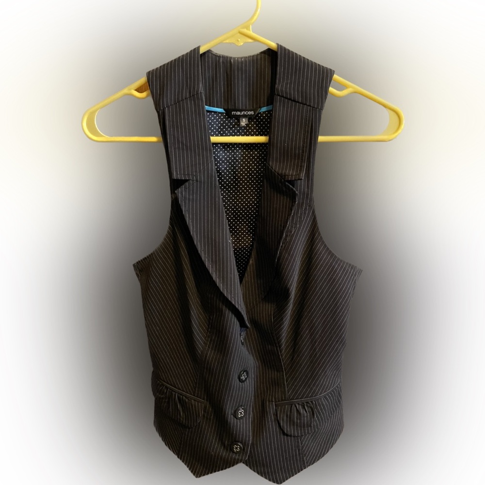 Black pin striped professional vest from Maurice’s. Size Medium.